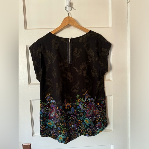Black cap sleeve colorful printed top from Pretty Rebellious size Medium - Picture 3 of 6